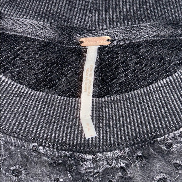 -Free People Eva Sweatshirt In Washed Black
-Size Small - Picture 3 of 6